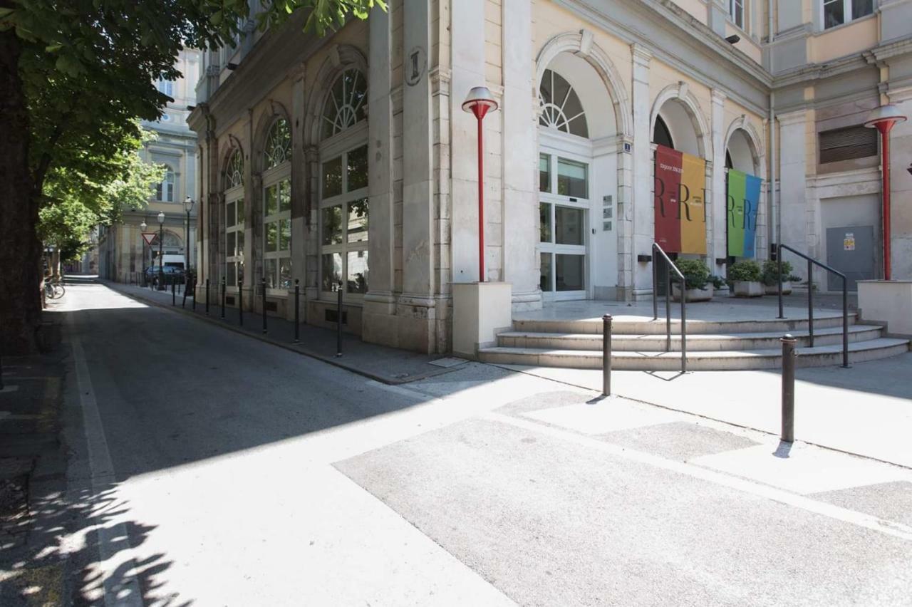 Centro Citta Teatro Hotel Trieste Exterior photo