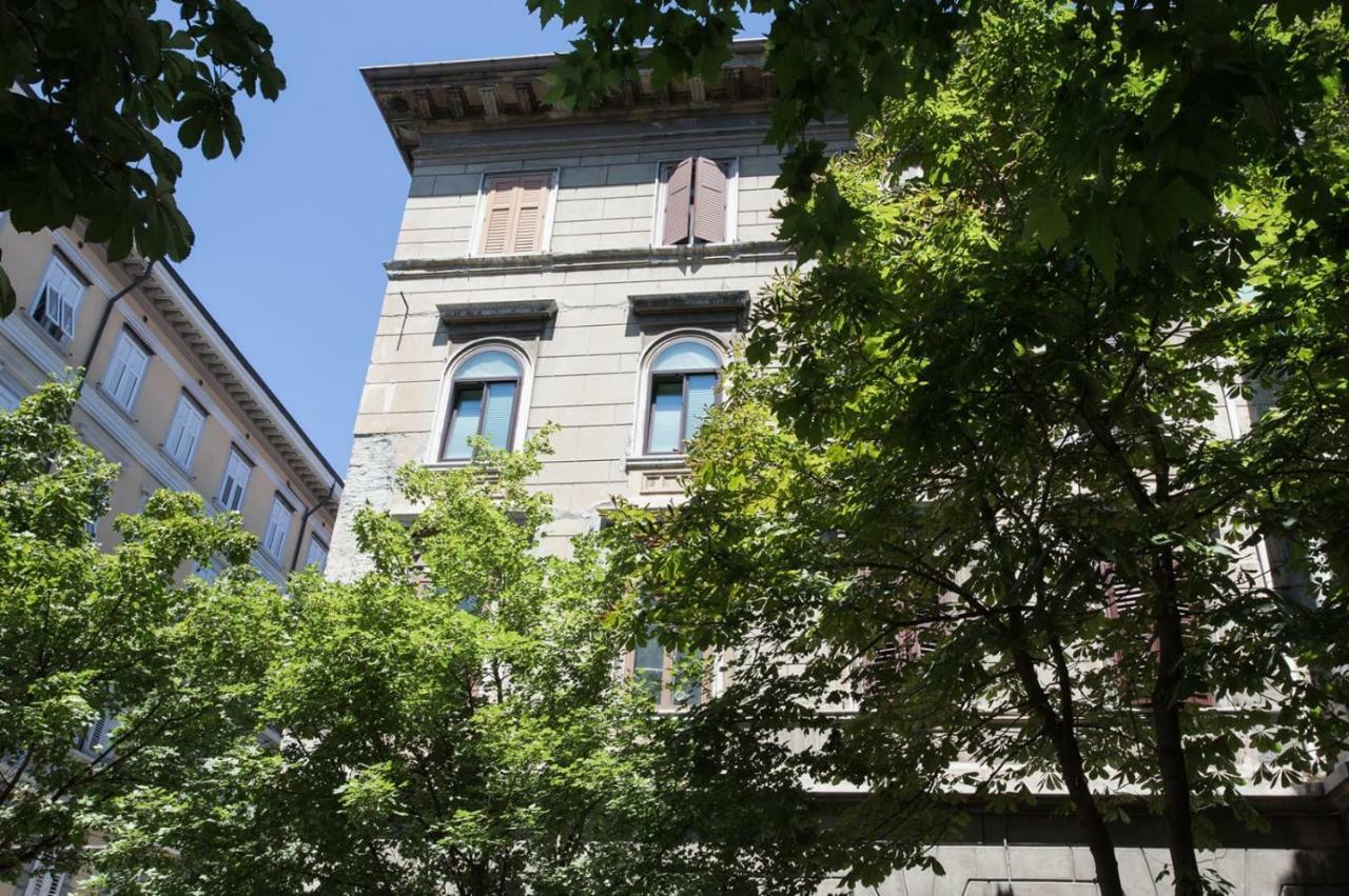 Centro Citta Teatro Hotel Trieste Exterior photo